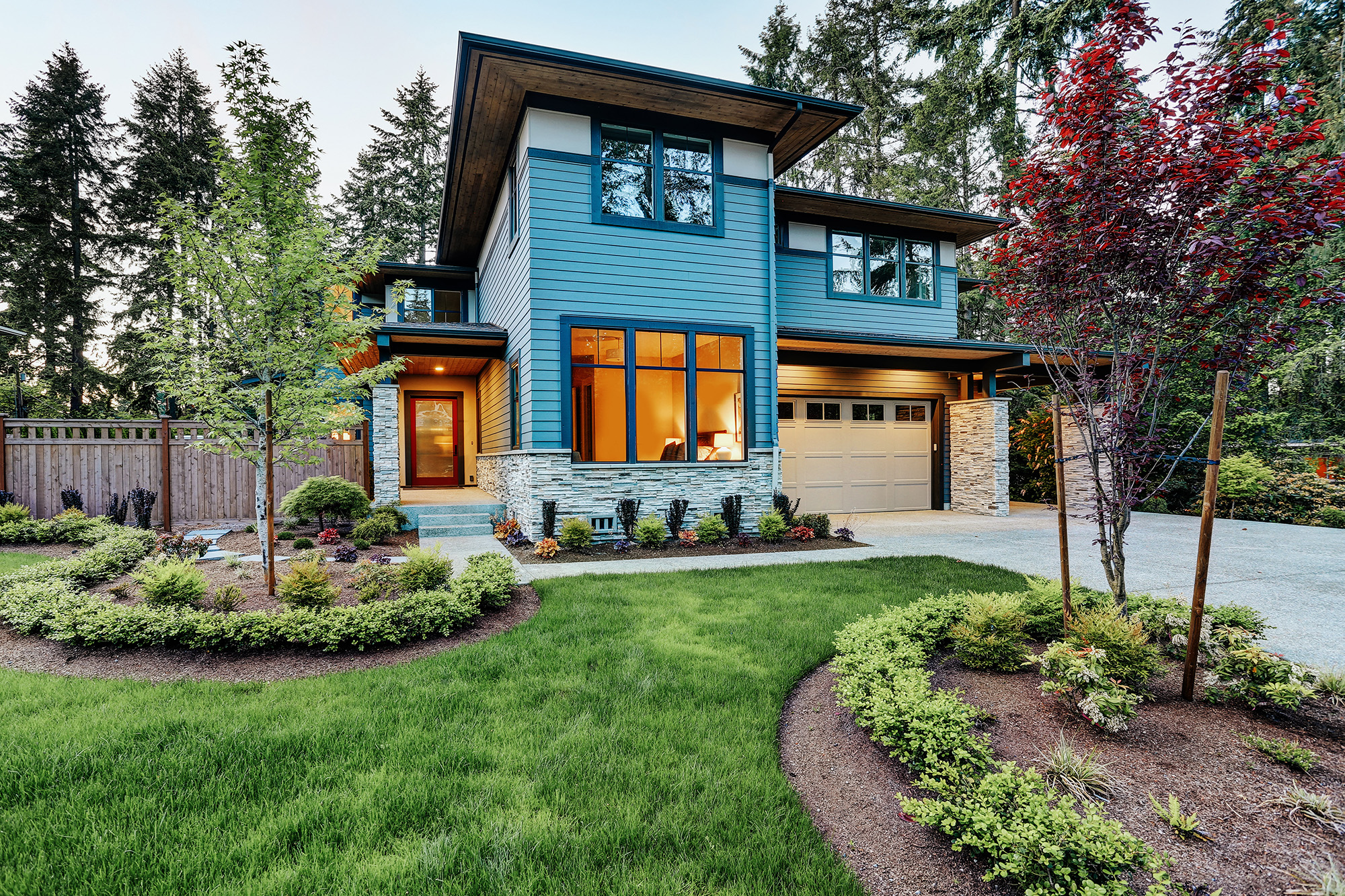 Luxurious Home Design With Modern Curb Appeal In Bellevue.